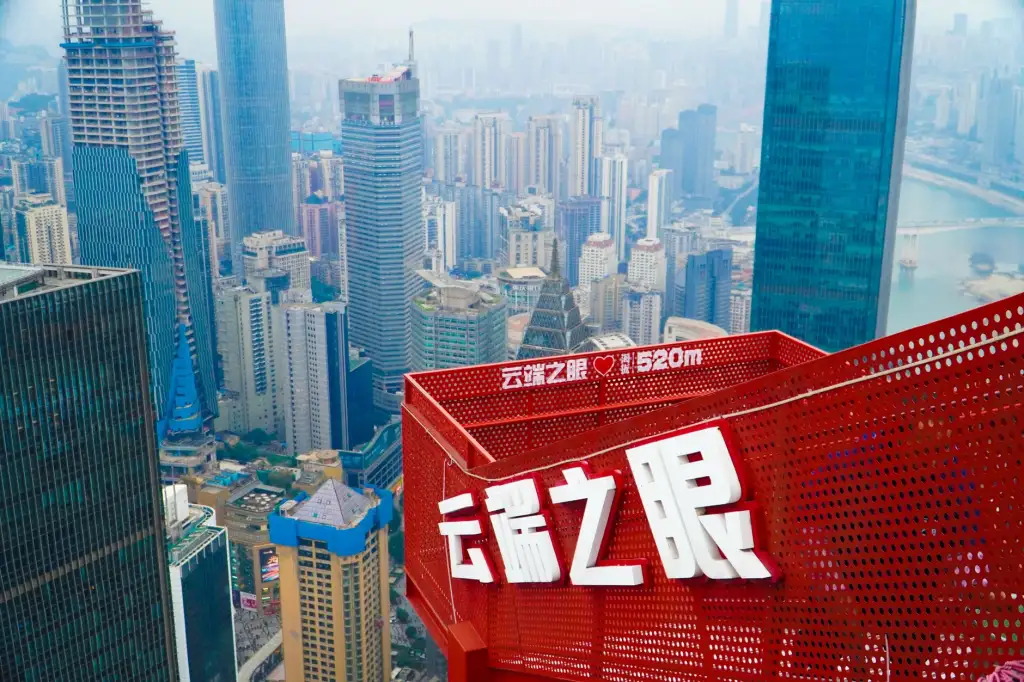 上海广告制作企业如何通过喷绘写真工艺提升画面色彩还原度