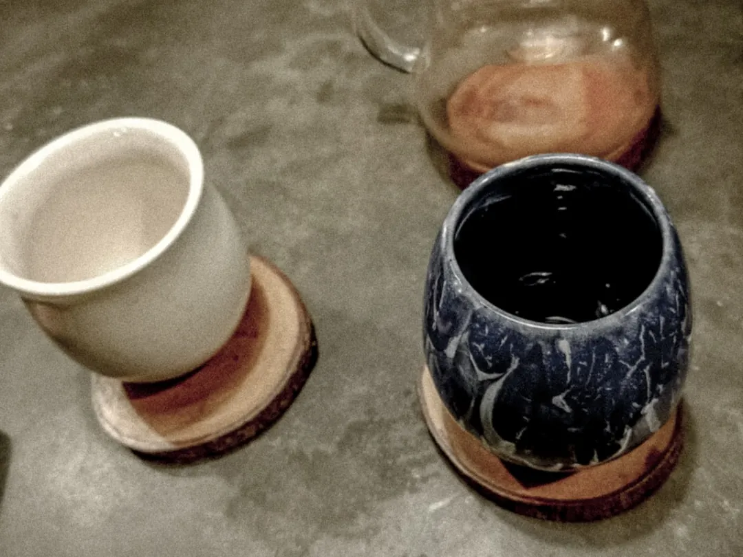 上海诺曼维广告设计:喷绘写真与展架广告物料选购指南